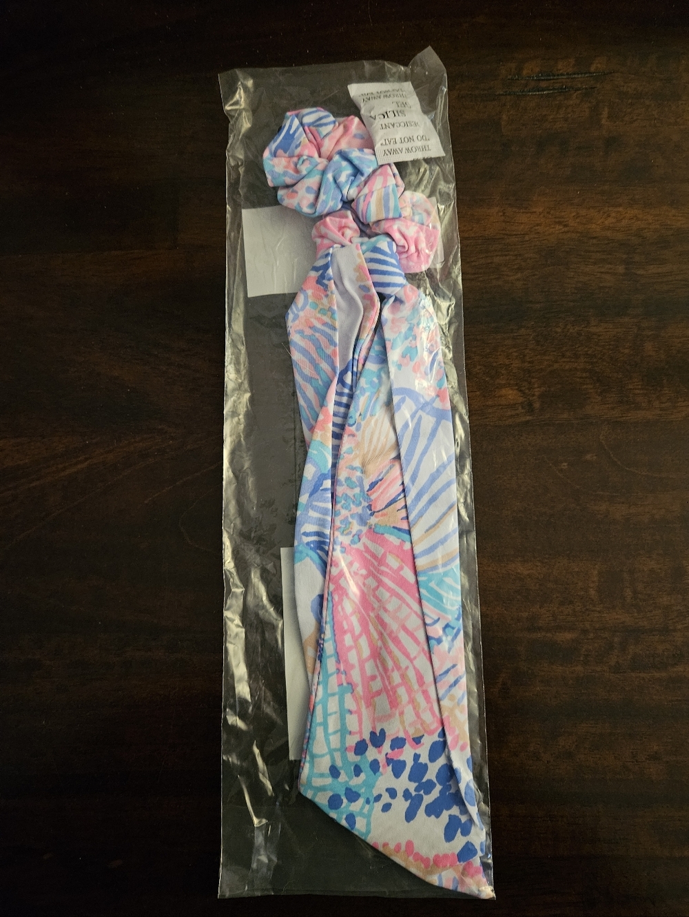 Lilly Pulitzer NWT GWP Scrunchie Ribbon Multi Roar Of The Seas - Picture 2 of 9